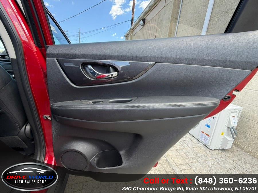 2017 Nissan Rogue SV - Photo 35