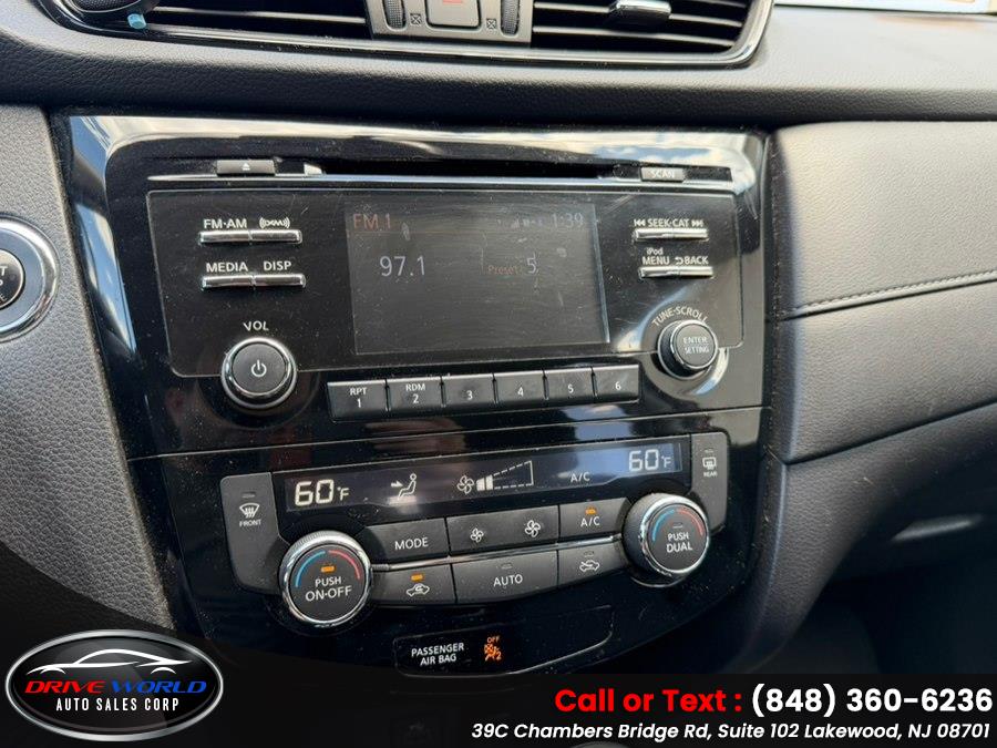 2017 Nissan Rogue SV - Photo 27