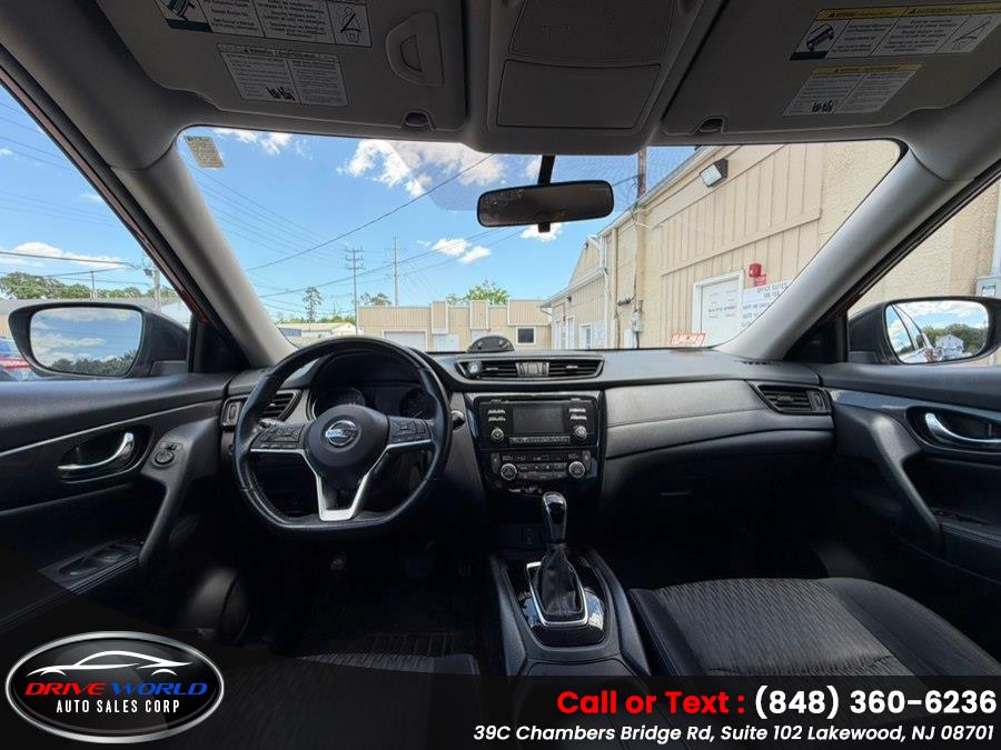 2017 Nissan Rogue SV - Photo 13