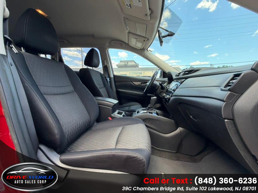 2017 Nissan Rogue SV - Photo 38