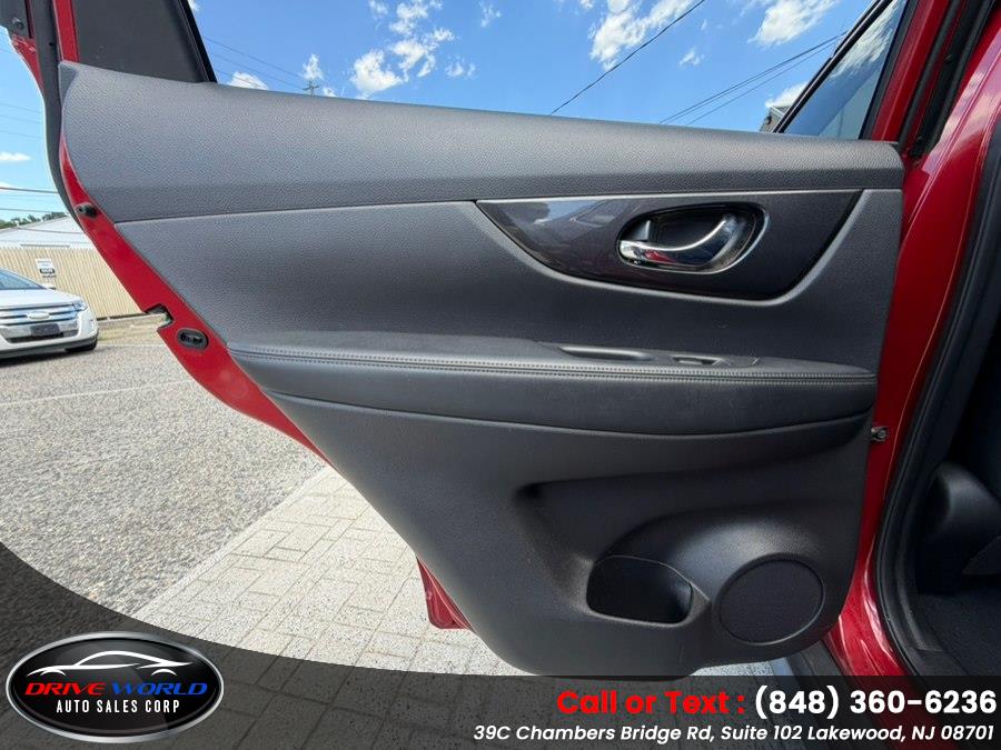 2017 Nissan Rogue SV - Photo 32
