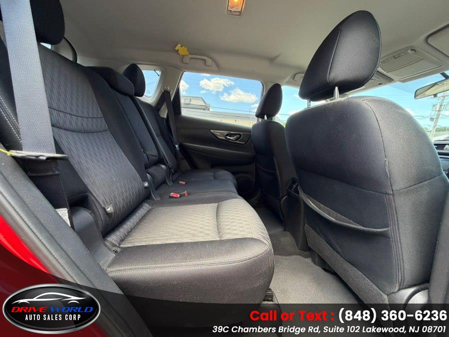 2017 Nissan Rogue SV - Photo 36