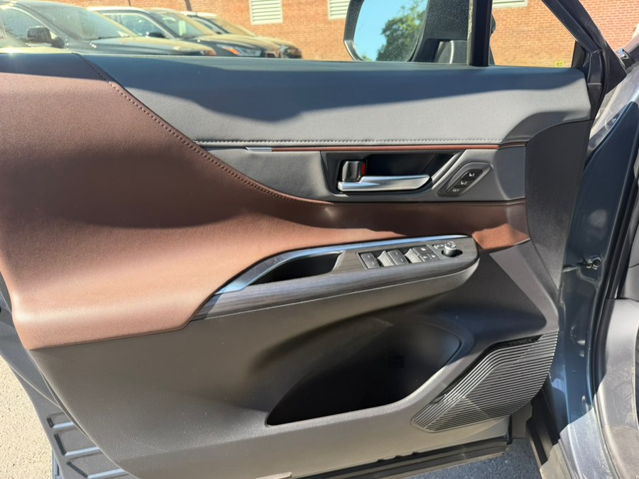 2021 Toyota Venza XLE - Photo 14