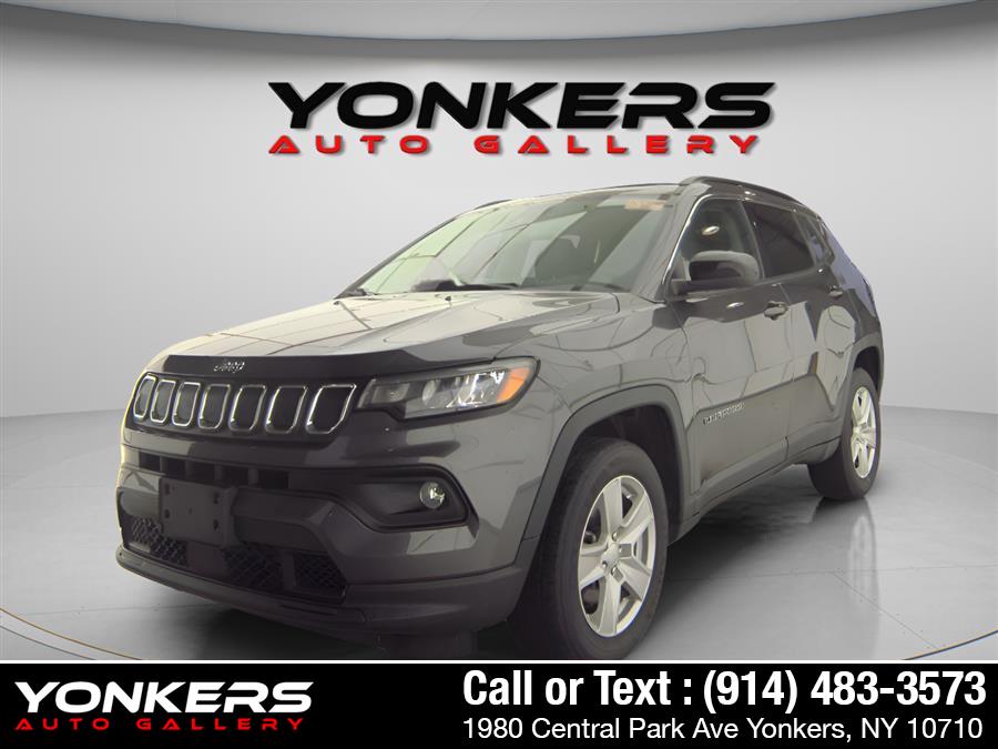 Gray (Granite Crystal Metallic Clearcoat) 2022 Jeep Compass Altitude 4WD SUV / Crossover Four-Wheel Drive Automatic