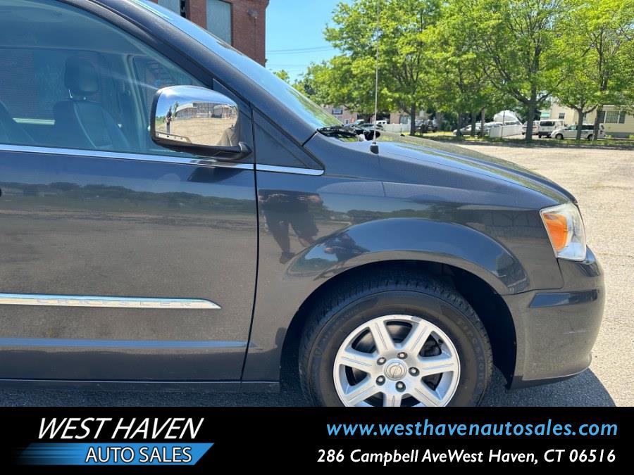 2011 Chrysler Town & Country Touring-L - Photo 6