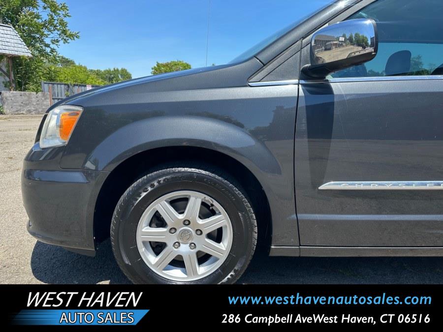 2011 Chrysler Town & Country Touring-L - Photo 10
