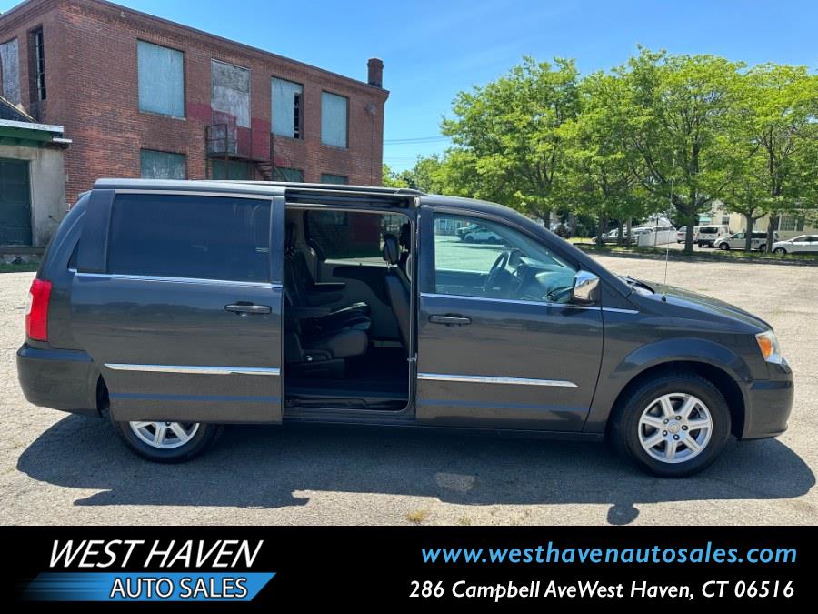 2011 Chrysler Town & Country Touring-L - Photo 17