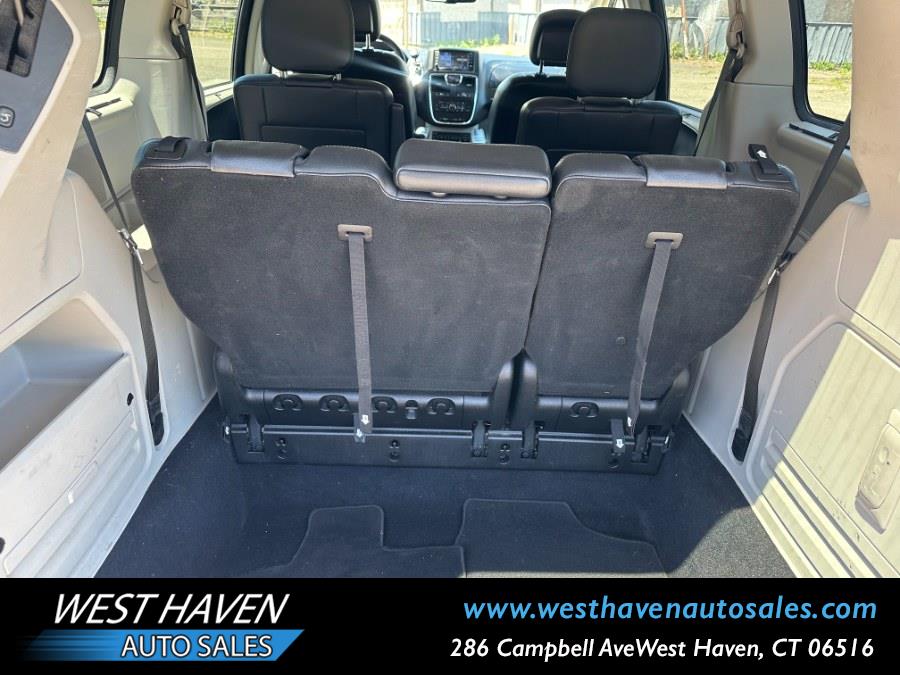 2011 Chrysler Town & Country Touring-L - Photo 23