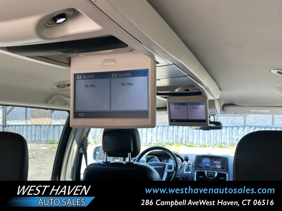 2011 Chrysler Town & Country Touring-L - Photo 13