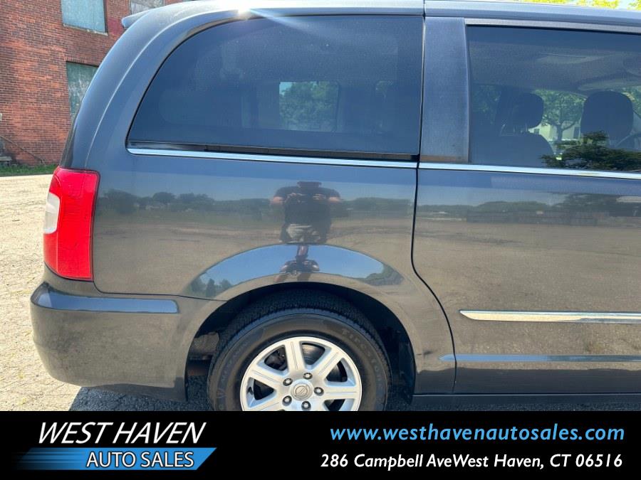 2011 Chrysler Town & Country Touring-L - Photo 12
