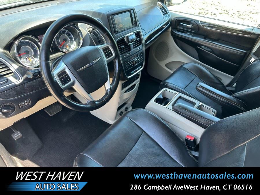 2011 Chrysler Town & Country Touring-L's photo