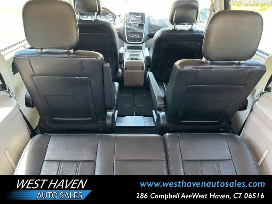 2011 Chrysler Town & Country Touring-L - Photo 22
