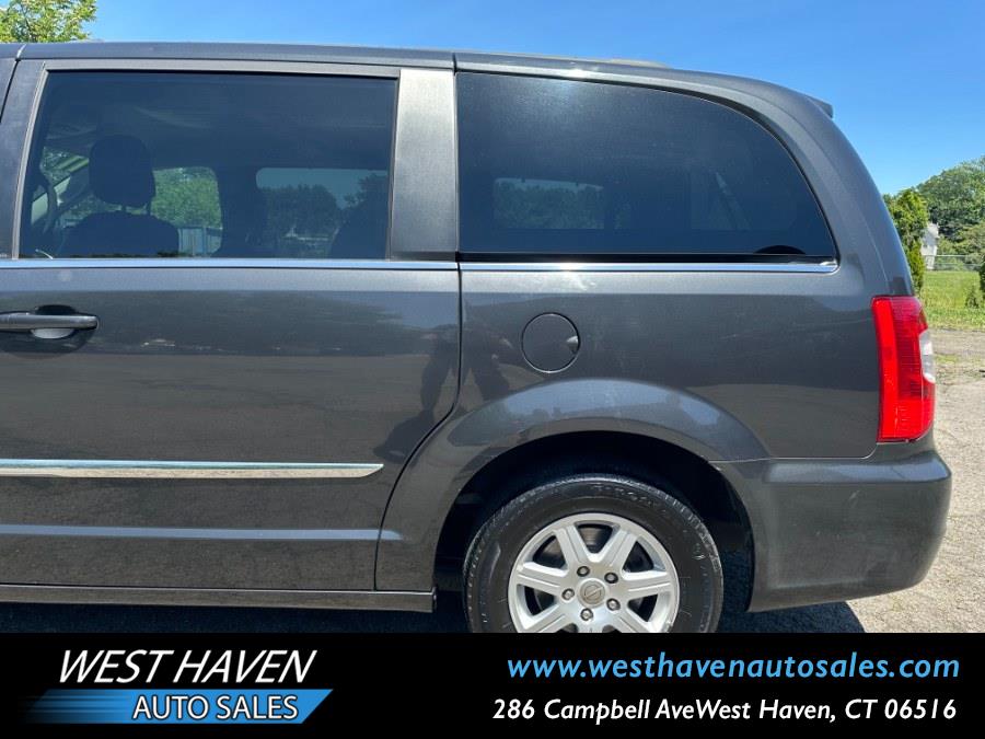 2011 Chrysler Town & Country Touring-L - Photo 9