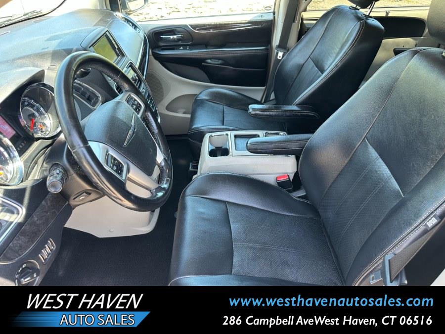 2011 Chrysler Town & Country Touring-L - Photo 21