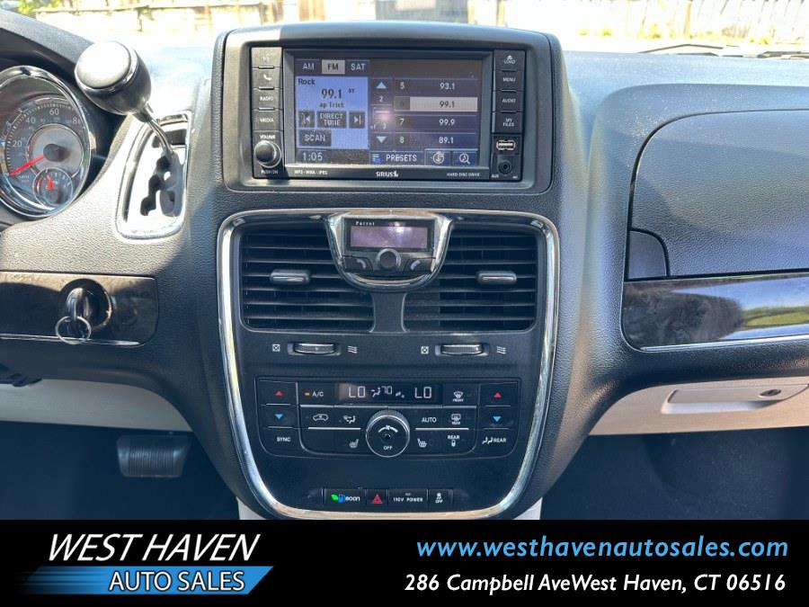 2011 Chrysler Town & Country Touring-L - Photo 14