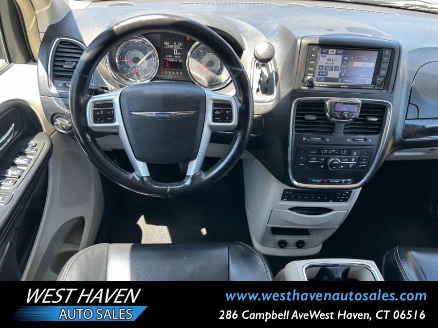 2011 Chrysler Town & Country Touring-L - Photo 16