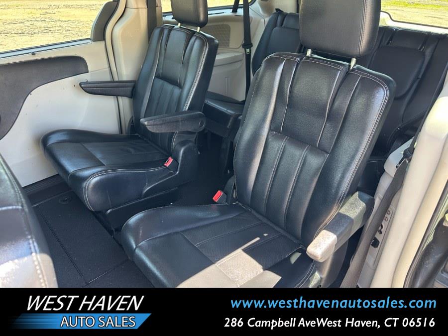 2011 Chrysler Town & Country Touring-L - Photo 7