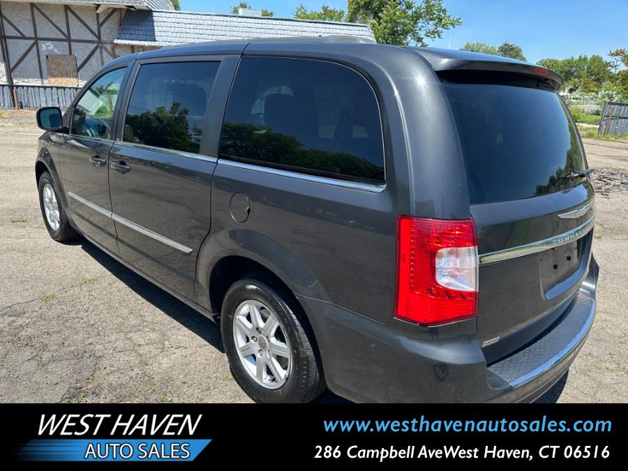 2011 Chrysler Town & Country Touring-L - Photo 8
