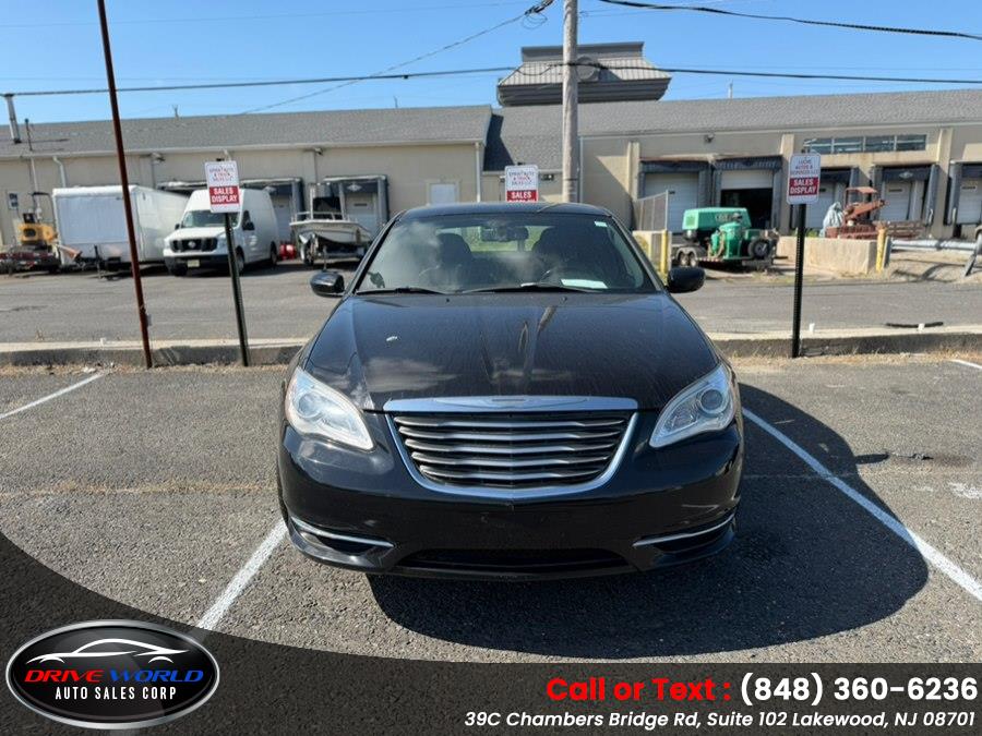2013 Chrysler 200 Touring's photo