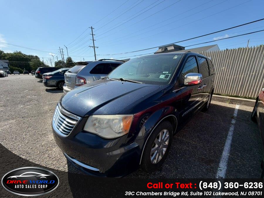 2012 Chrysler Town & Country Touring-L's photo