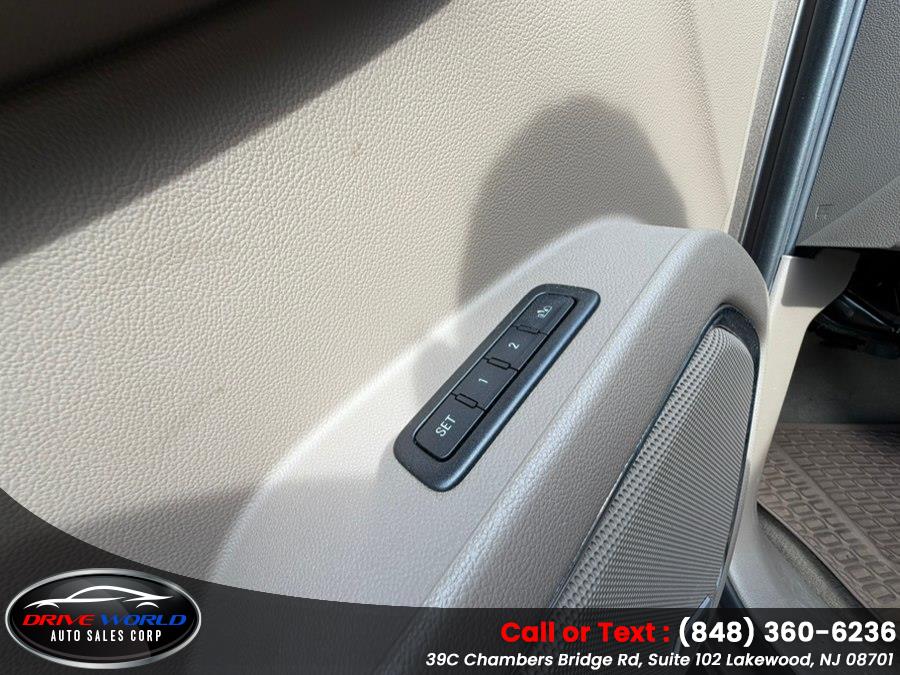 2015 Chevrolet Tahoe LT - Photo 17