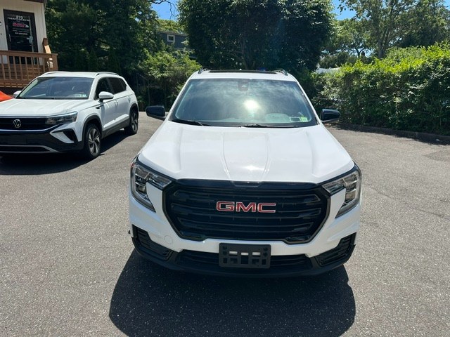 View vehicle photo 2