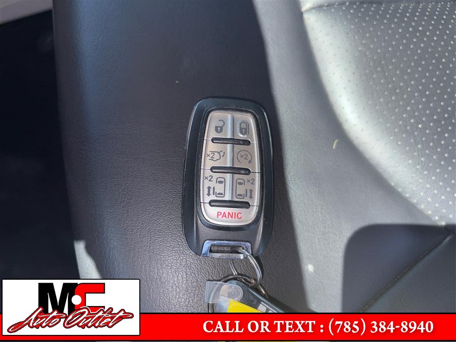 2023 Chrysler Pacifica Touring L - Photo 11