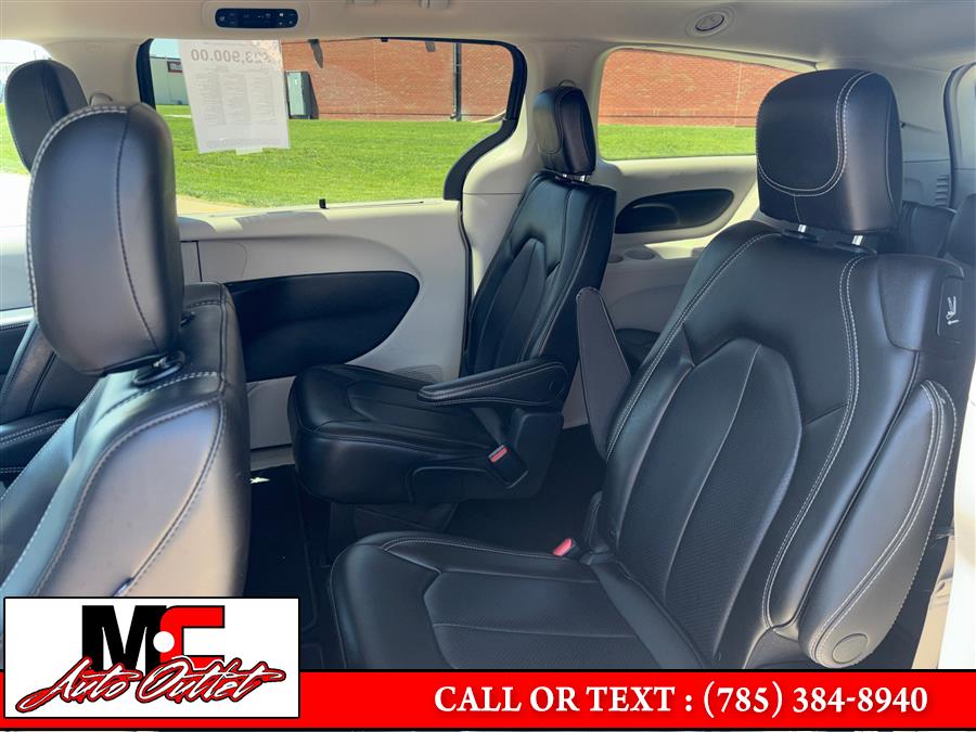 2023 Chrysler Pacifica Touring L - Photo 9