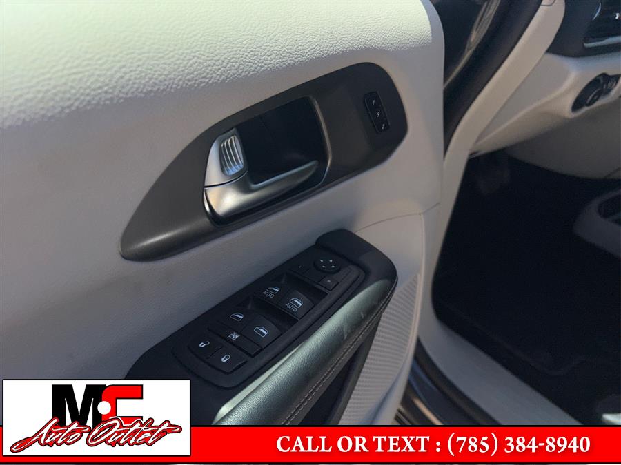 2023 Chrysler Pacifica Touring L - Photo 19