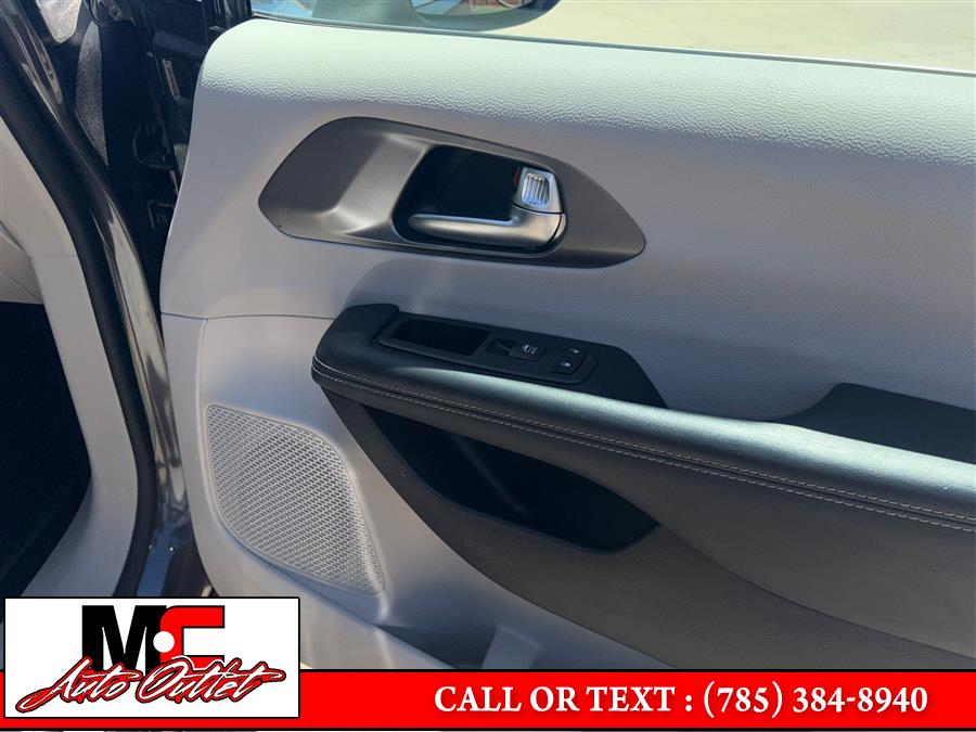 2023 Chrysler Pacifica Touring L - Photo 20