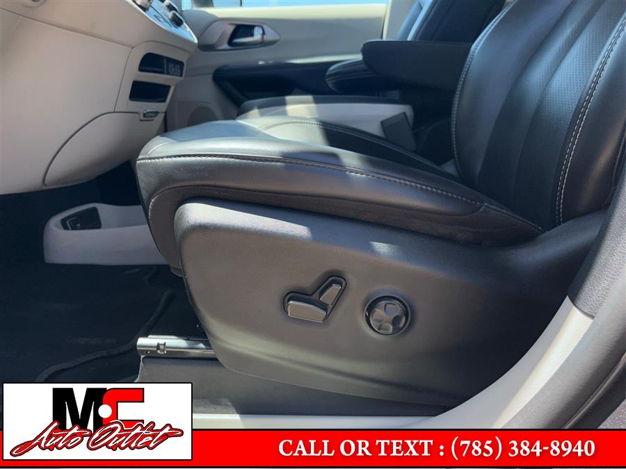 2023 Chrysler Pacifica Touring L - Photo 18