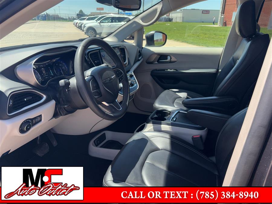 2023 Chrysler Pacifica Touring L - Photo 8