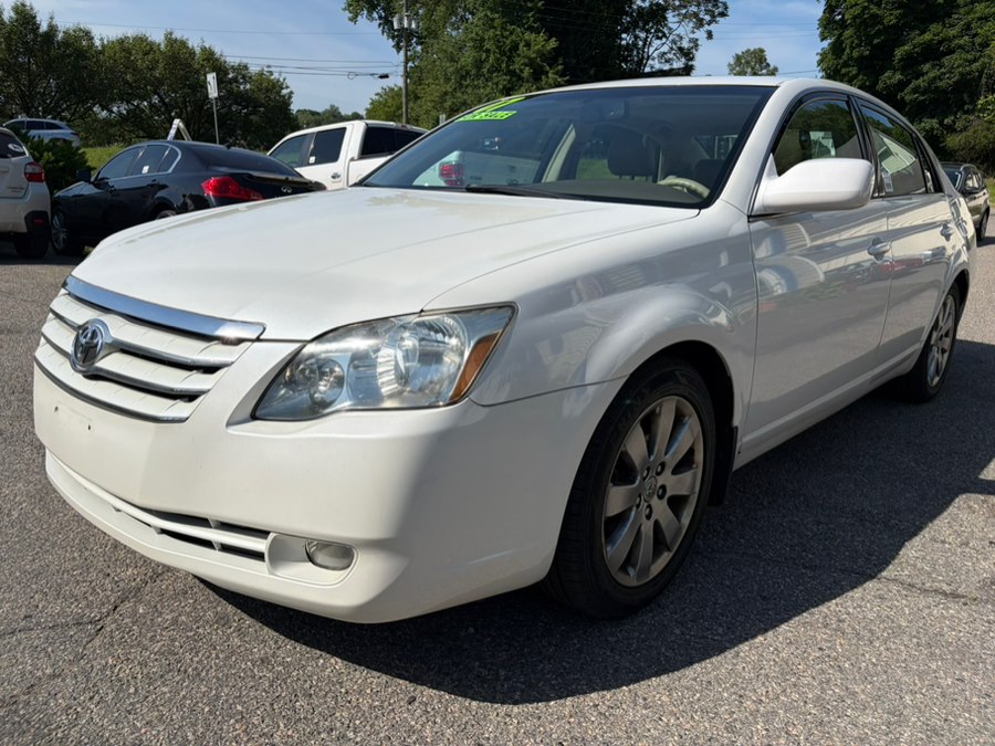 Used 2007 Toyota Avalon in New Milford, Connecticut | Faustos Auto Body and Repairs LLC. New Milford, Connecticut
