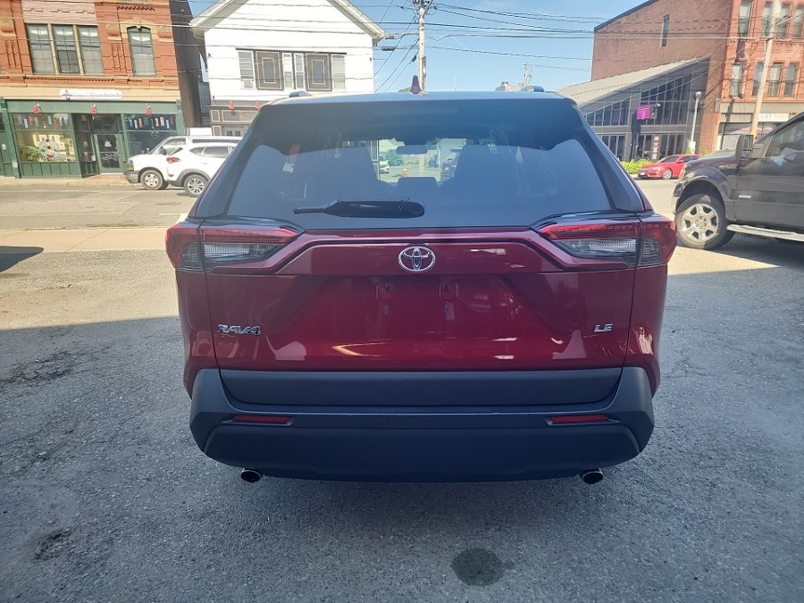 2021 Toyota RAV4 LE - Photo 4