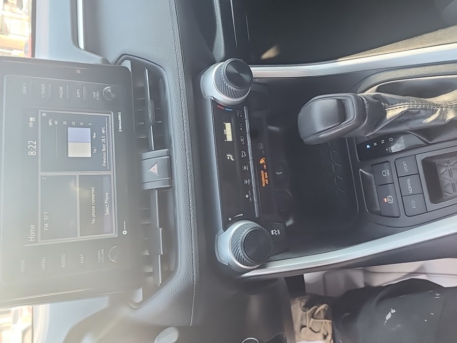 2021 Toyota RAV4 LE - Photo 9