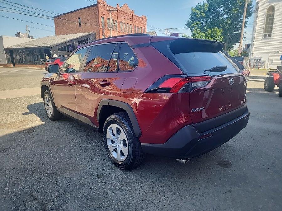 2021 Toyota RAV4 LE - Photo 5
