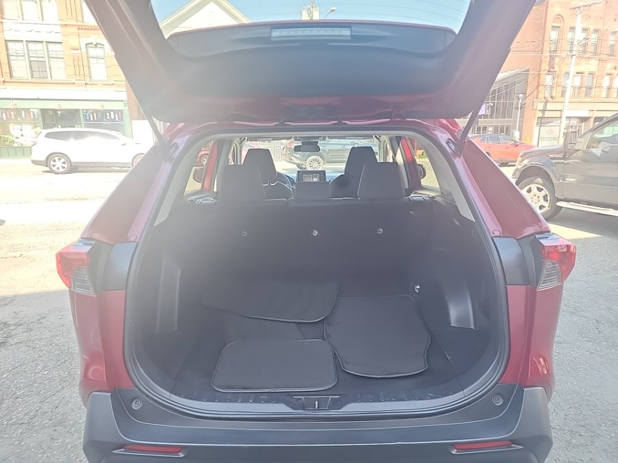 2021 Toyota RAV4 LE - Photo 6