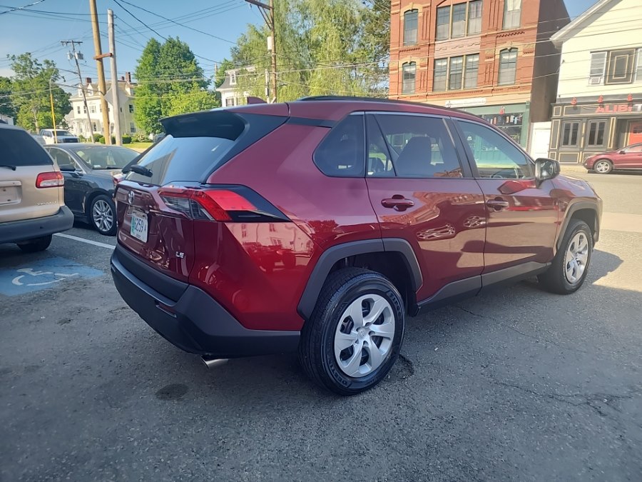 2021 Toyota RAV4 LE - Photo 3