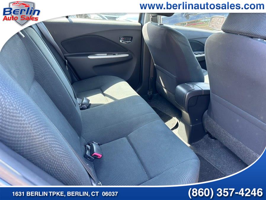 2010 Toyota Yaris Base - Photo 24