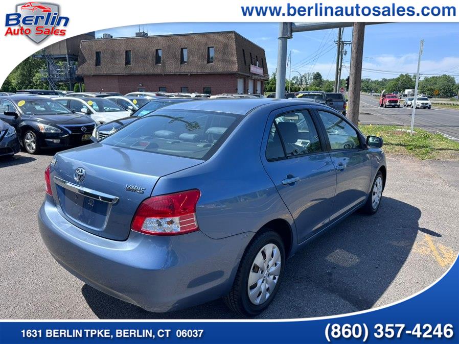 2010 Toyota Yaris Base - Photo 14