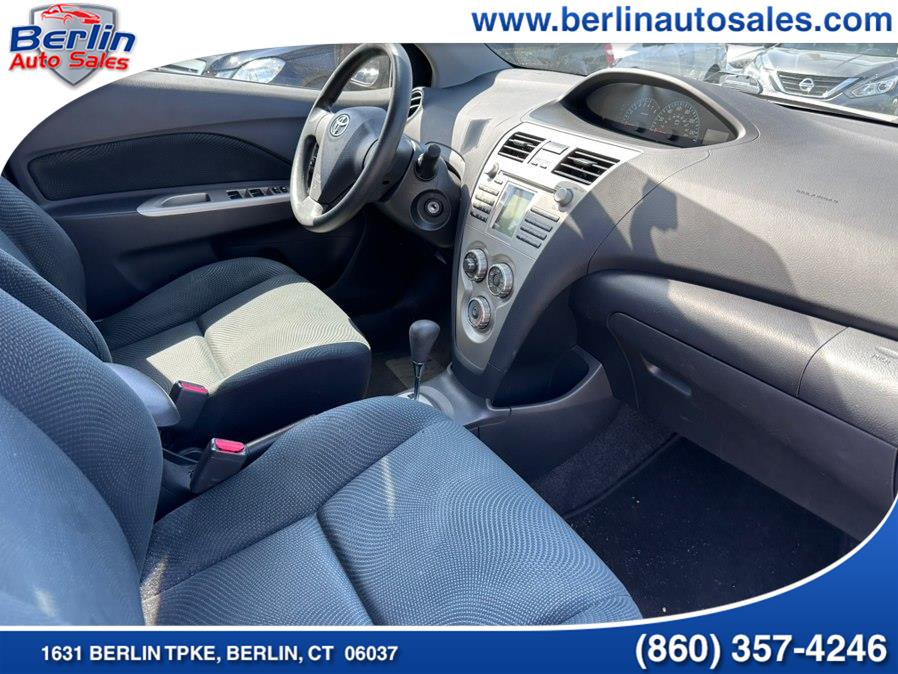 2010 Toyota Yaris Base - Photo 30