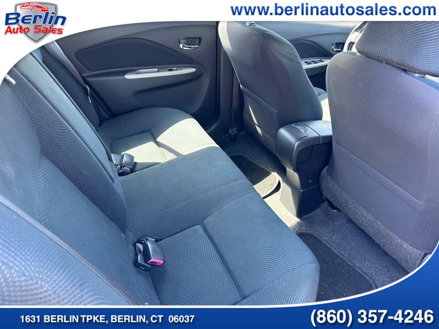 2010 Toyota Yaris Base - Photo 25