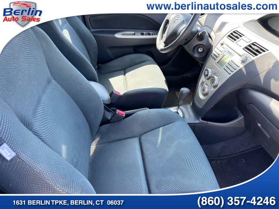 2010 Toyota Yaris Base - Photo 31