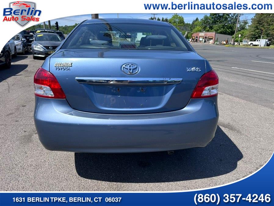 2010 Toyota Yaris Base - Photo 18