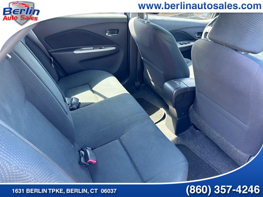 2010 Toyota Yaris Base - Photo 26