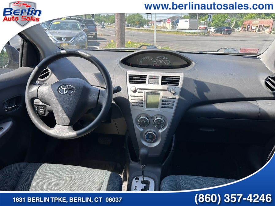 2010 Toyota Yaris Base - Photo 27