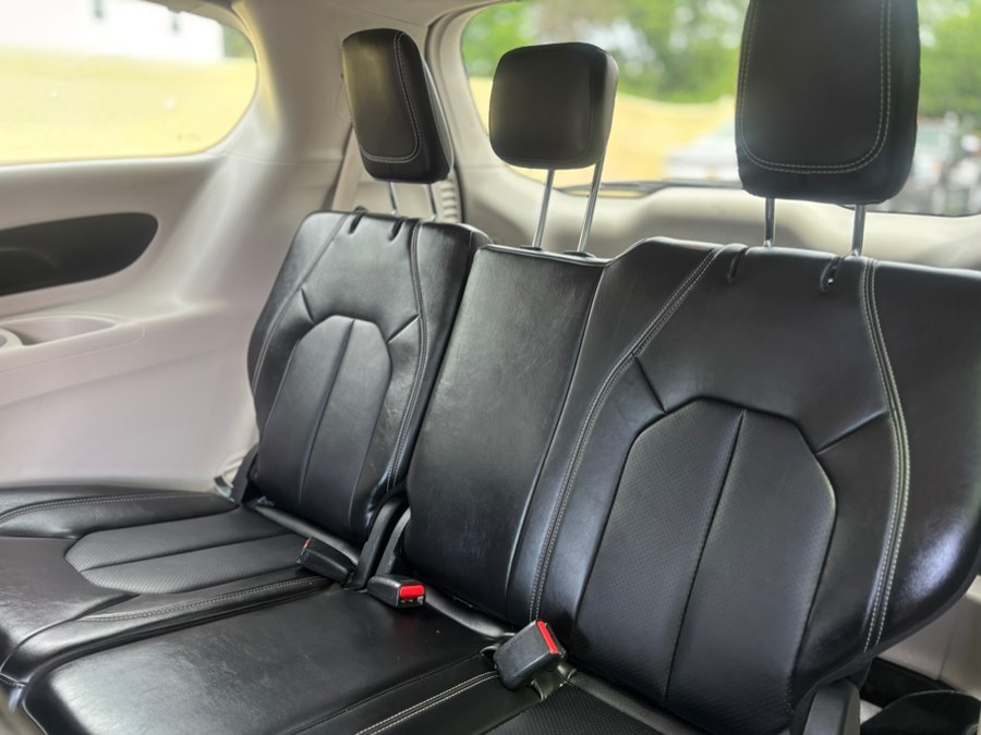 2024 Chrysler Pacifica Touring L - Photo 9