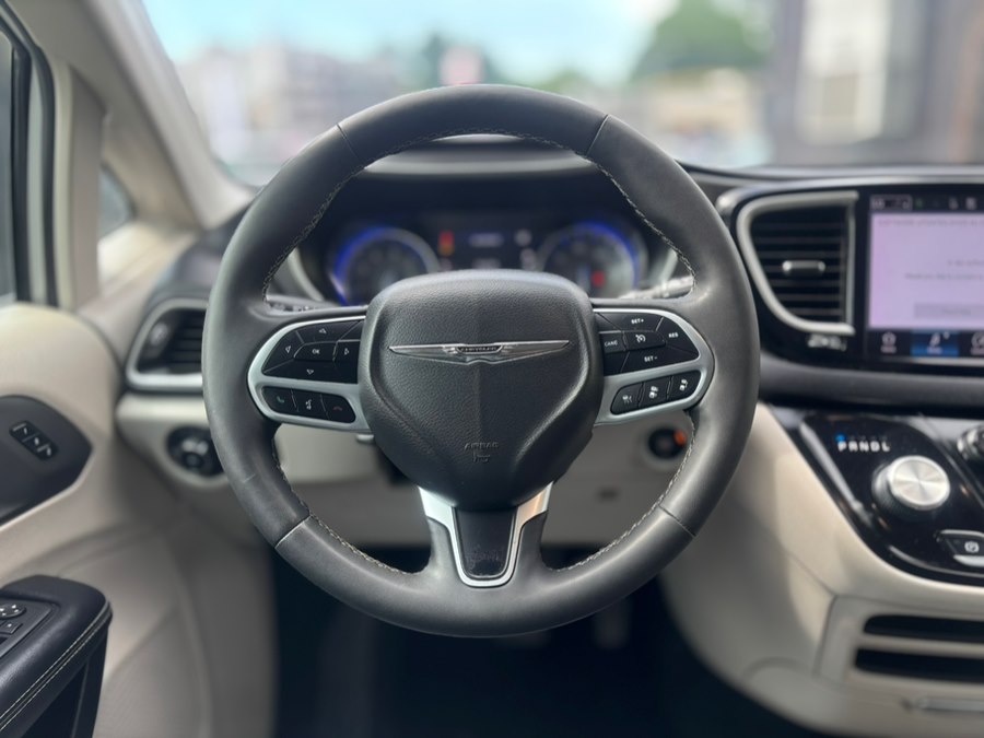 2024 Chrysler Pacifica Touring L - Photo 12