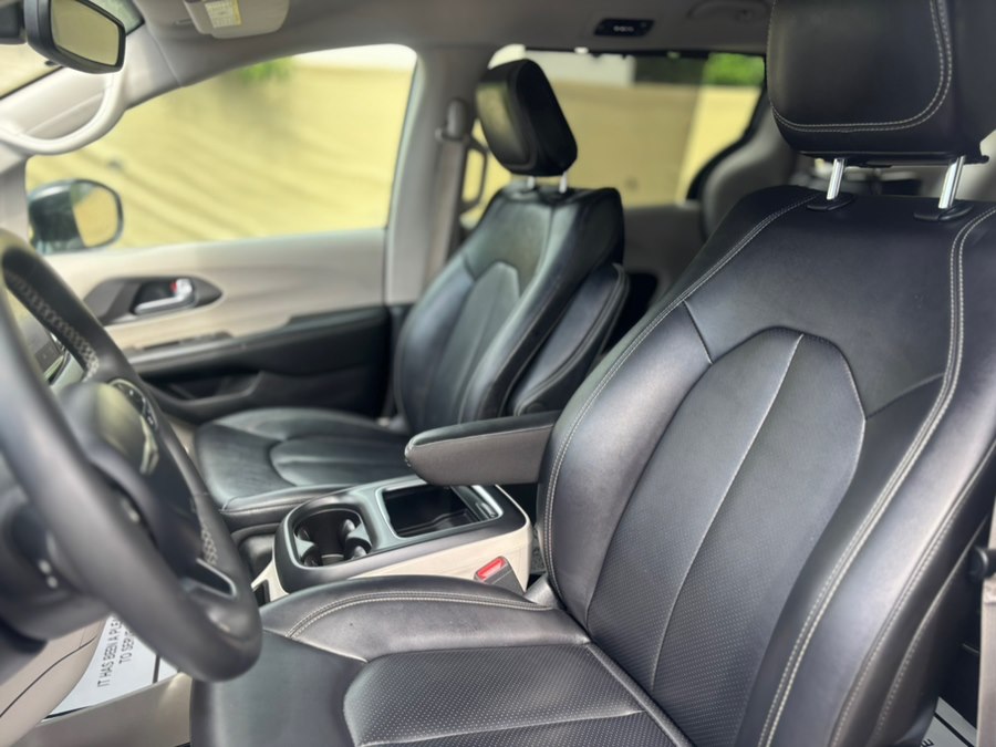 2024 Chrysler Pacifica Touring L - Photo 14