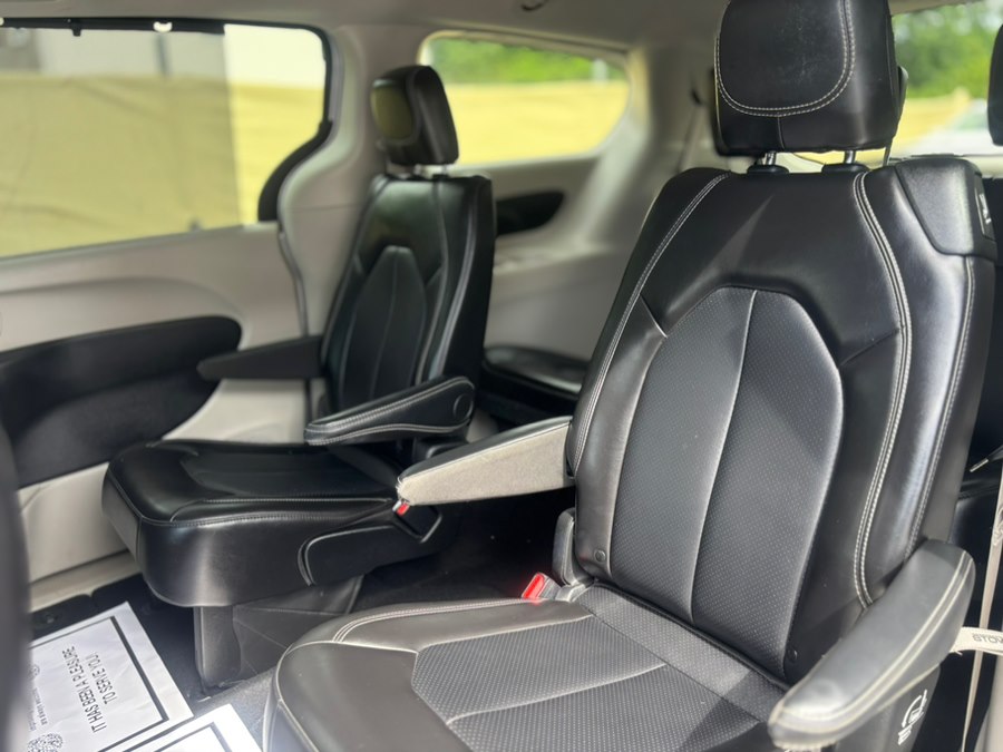 2024 Chrysler Pacifica Touring L - Photo 8